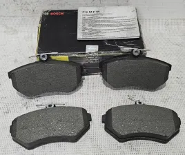 nowe-bosch-klocki-hamulcowe-przod-volkswagen-golf-iii-3-0986460944
