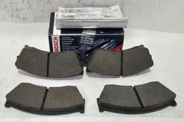 nowe-bosch-klocki-hamulcowe-przod-subaru-justy-2-suzuki-swift-1-2-alto-4-5