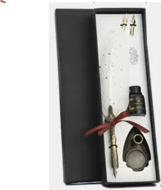 retro-pioro-do-kaligrafii-naturalne-gesie-prezent