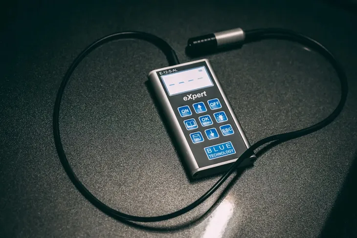 miernik-lakieru-e-12-s-al-pamiec-pomiarow-tak