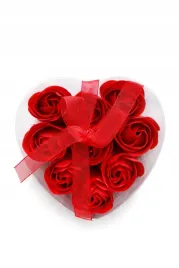 mydlane-roze-w-ksztalcie-serca-platki-roz-prezent-dzien-babci-walentynki