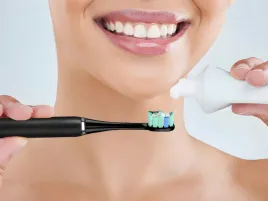 szczoteczka-soniczna-do-zebow-zestaw-etui-6-koncowek-elektryczna