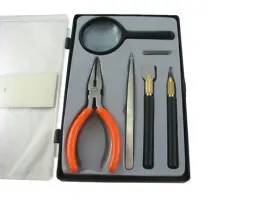 zestaw-narzedzi-precyzyjnych-t-9825-