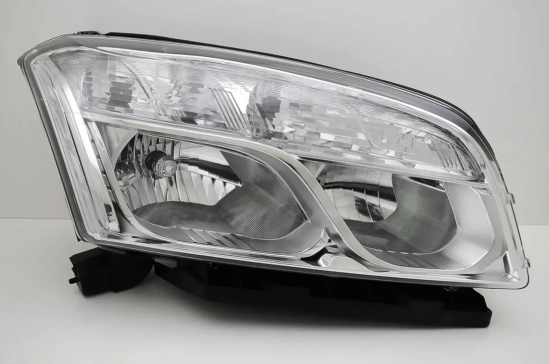 chevrolet-trax-tracker-13-reflektor-prawy