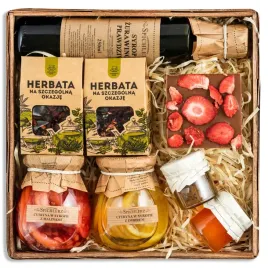 zestaw-prezentowy-box-herbata-slodycze-syrop-kosz-na-urodziny-upominek