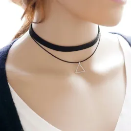 czarny-choker-naszyjnik-srebrny-trojkat-zawieszka