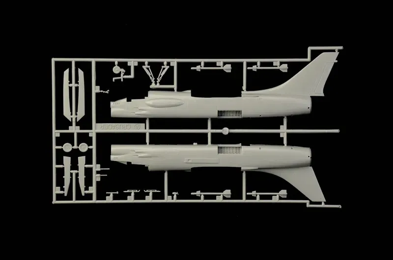 1-72-f-8e-crusader-marka-italeri