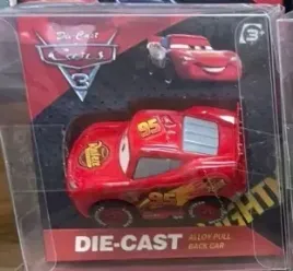 disney-zygzak-mcqueen-auta-3-cars-w-ozdobnym-opakowaniu