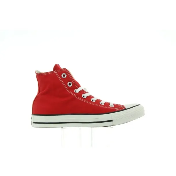 converse-m9621-red-445-wzor-dominujacy-logo