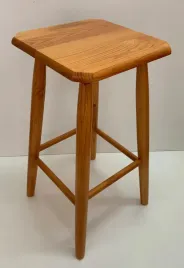 solidny-taboret-sosnowy-60cm-kwadrat-lakierowany-olchowy-polski-producent