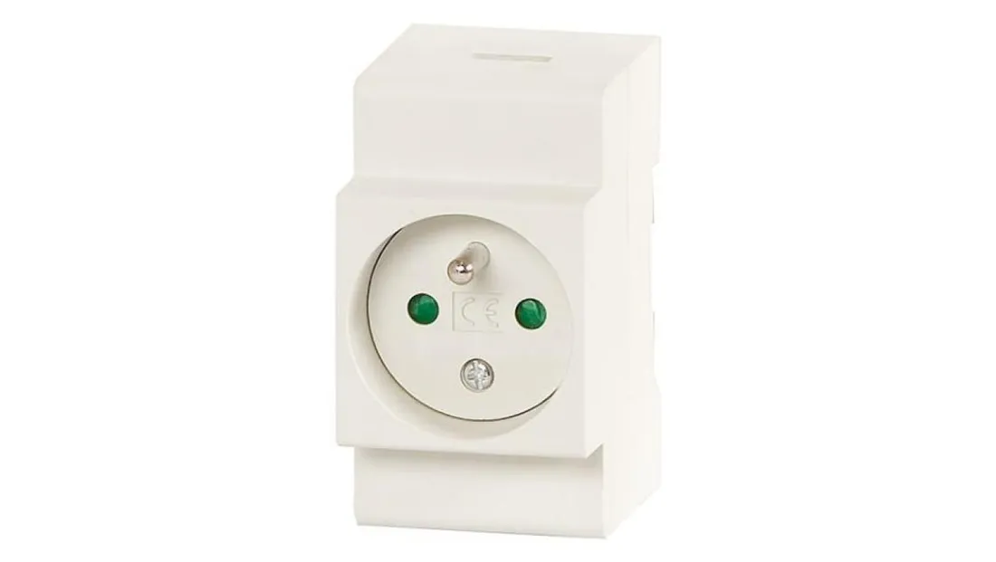 gniazdo-230v-na-szyne-th35
