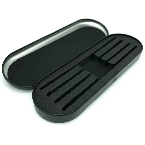 czarne-etui-na-pesety-kolor-czarny