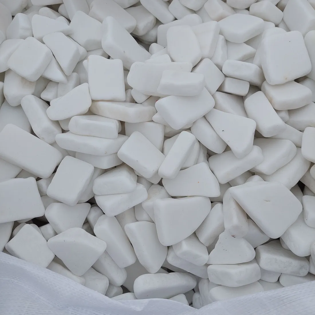 kamien-bialy-thasos-plaski-3-5cm-do-malowania-20kg