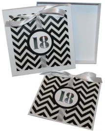 kartka-w-pudelku-na-18-urodziny-osiemnastke-czarna-biala-elegancka-handmade