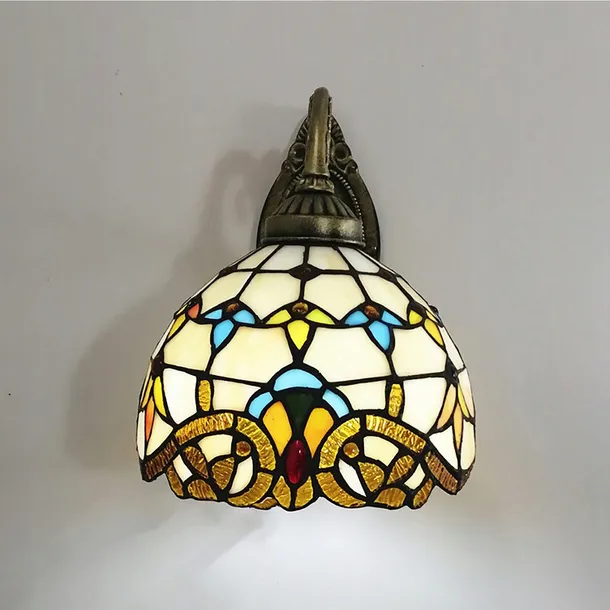lampa-scienna-z-abazurem-witrazowym-material-dominujacy-szklo