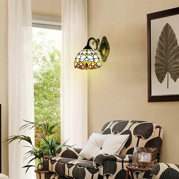 lampa-scienna-z-abazurem-witrazowym-barwa-swiatla-zmienna
