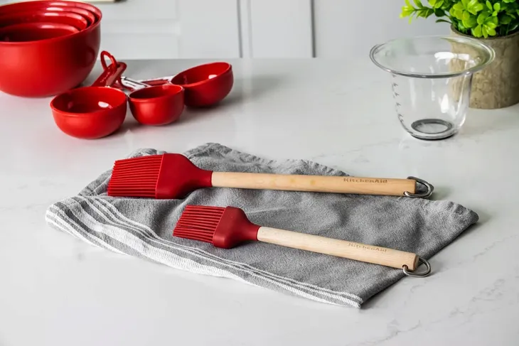 kitchenaid-pedzelek-silikonowy-29cm-coreline-birch-stan-nowy-kolor-odcienie-czerwieni