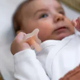 suavinex-smoczek-fizjologiczny-zero-zero-2-2m-rodzaj-symetryczny