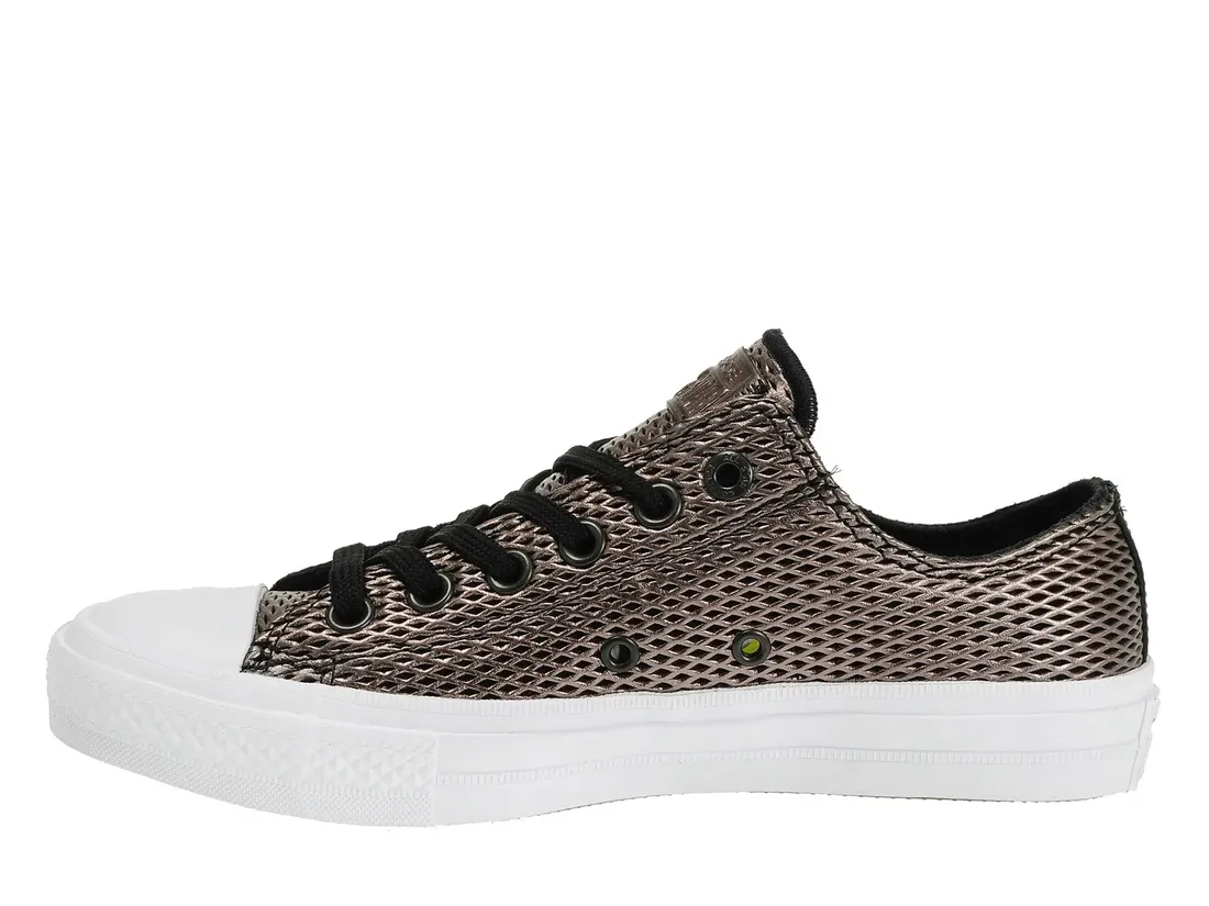 converse-555799-black-white-38