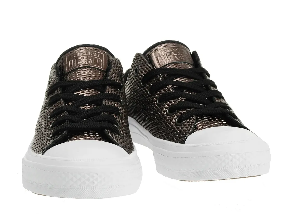 converse-555799-black-white-38