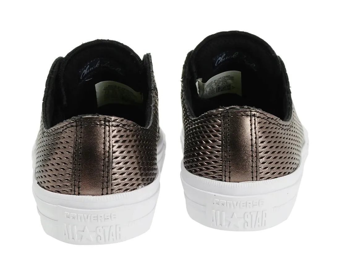 converse-555799-black-white-38