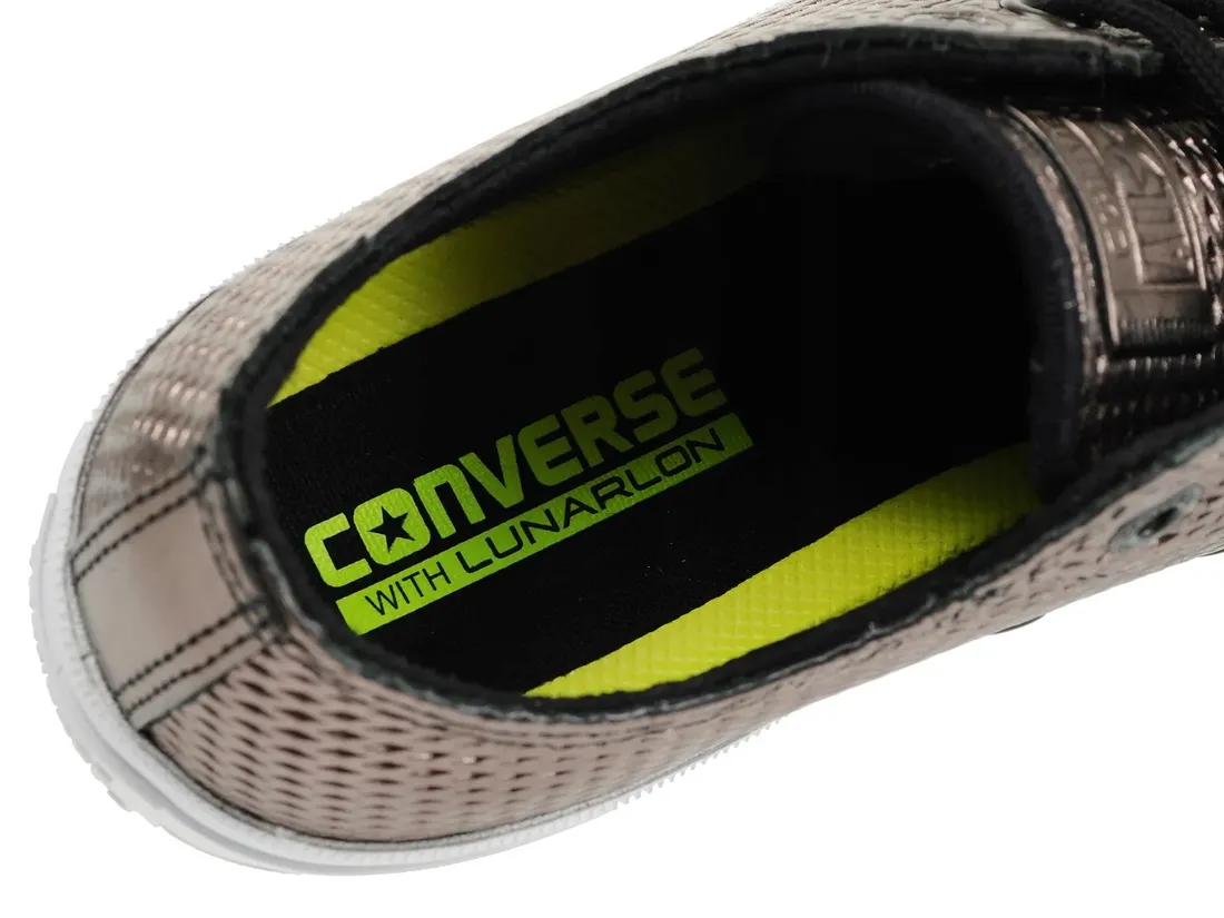 converse-555799-black-white-38