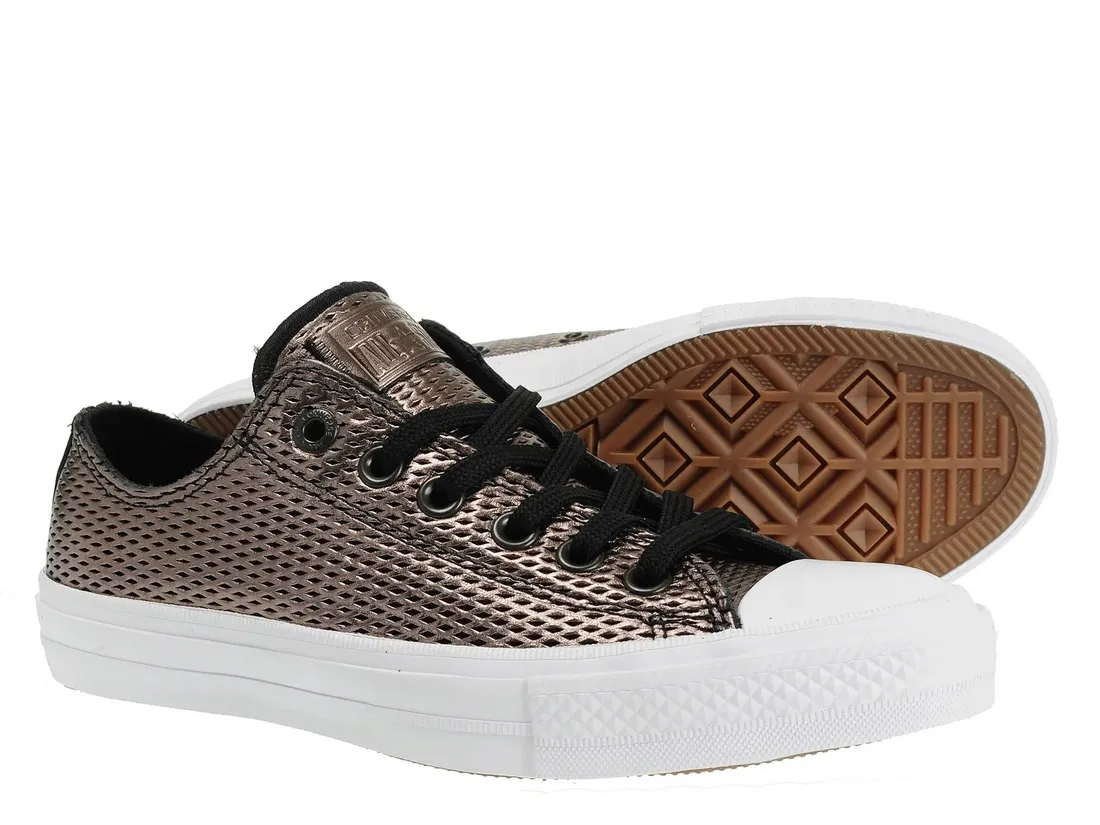 converse-555799-black-white-37