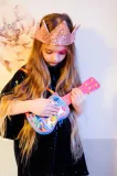 reig-2617-baby-shark-mala-gitara-material-plastik