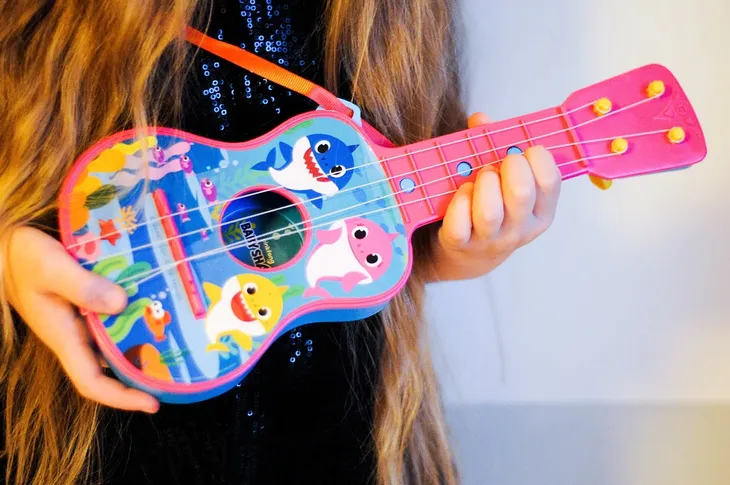 reig-2617-baby-shark-mala-gitara-certyfikaty-opinie-atesty-ce-en-71