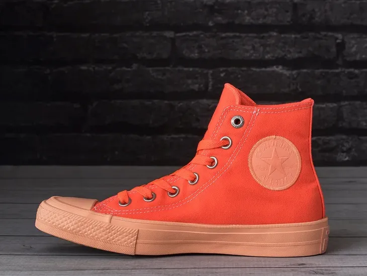 converse-155724-hyper-orange-375-cechy-dodatkowe-brak
