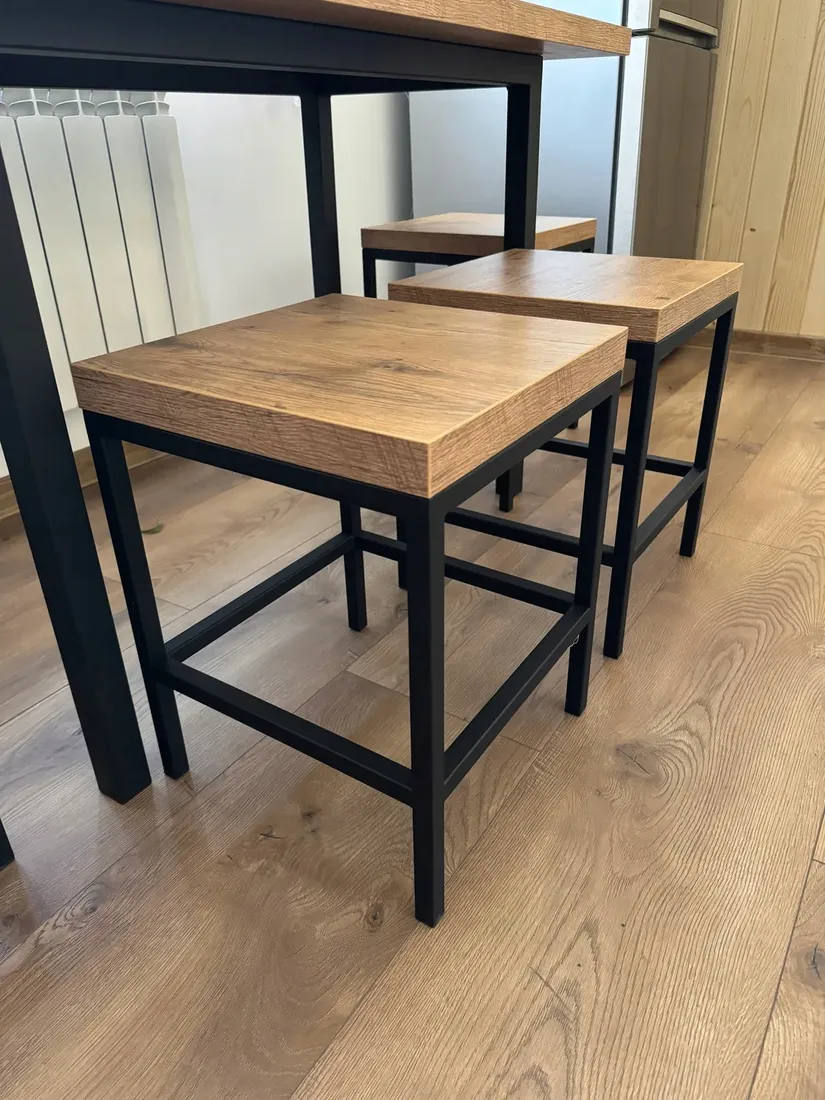 solidny-stolek-taboret-metalowy-stan-nowy