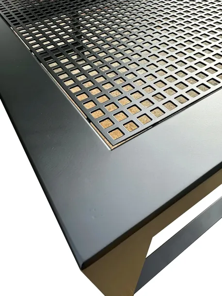 metalowy-stol-ogrodowy-material-dominujacy-metal