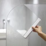 joseph-joseph-sciagaczka-do-szyb-easystore-biala-material-koncowki-guma