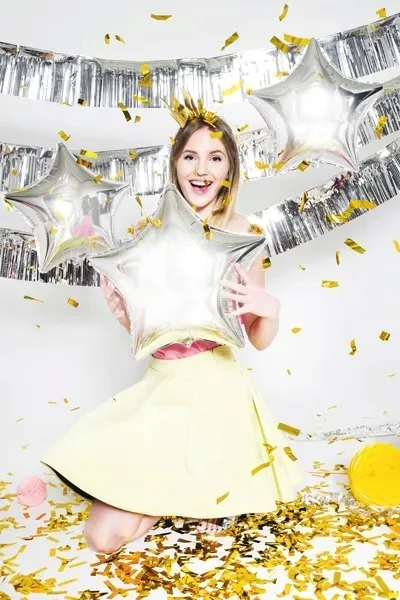 czapeczki-16cm-holograficzne-zlote-1-op-6-szt-urodziny-glamour-waga-z-opakowaniem-0-1-kg-okazje-uniwersalny