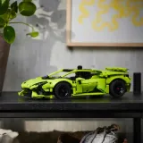 lego-technic-samochod-model-lamborghini-huracan-42161-material-plastik
