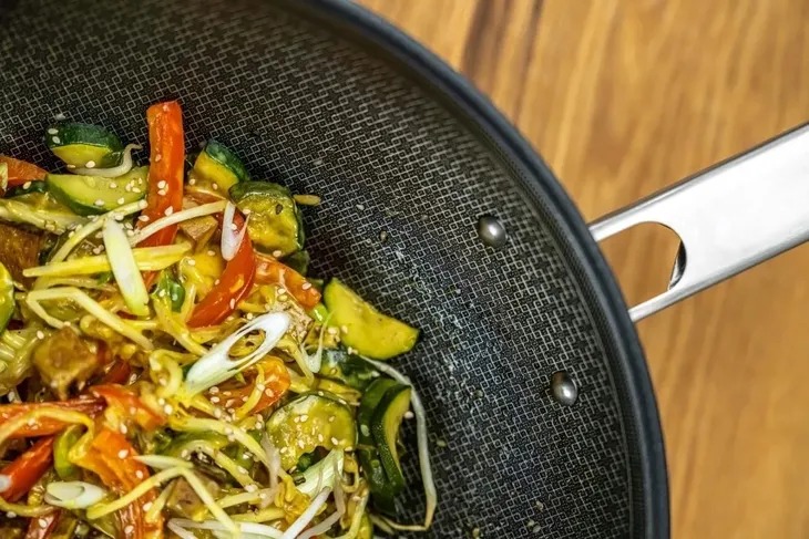 zwilling-joy-plus-wok-30-cm-joy-plus-stan-nowy-informacje-dodatkowe-mozliwosc-uzywania-na-kuchni-indukcyjnej-pokrywka-w-zestawie