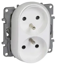 legrand-niloe-gniazdo-podwojne-z-u-z-przeslonami-biale-764542