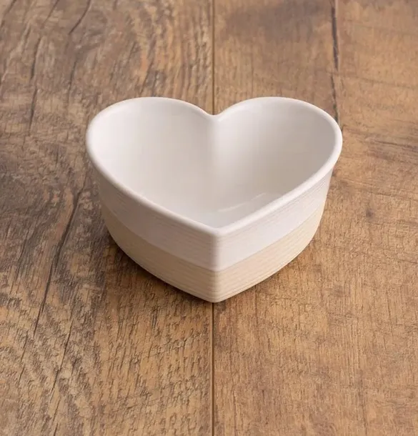 mc-foremka-ceramiczna-serce-rustic-charm-stan-nowy-kolor-bezowy