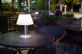 lampa-stolowa-zewnetrzna-solarna-led-z-czujnikiem-srebrna-biala-ip44-polux