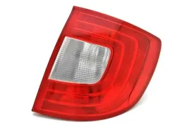 skoda-superb-kombi-2008-lampa-tylna-prawa
