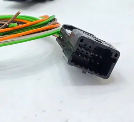 wtyczka-renault-dacia-12pin-zamka-instalacji-drzwi-klapy