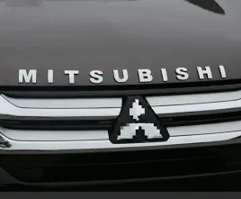 emblemat-mitsubishi-napis-litery-na-maske