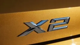 emblemat-napis-x2-chromowany-do-bmw