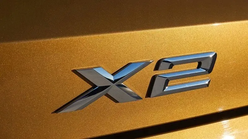 emblemat-napis-x2-chromowany-do-bmw