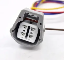 wtyczka-4pin-halogenu-suzuki-toyota-lexus-led-lampy-vss-corolla-chr-alto