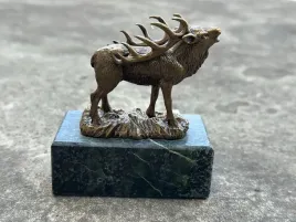 figurka-mosiezna-na-marmurze-byk-jelen-wys-9-cm-prezent-dla-mysliwego
