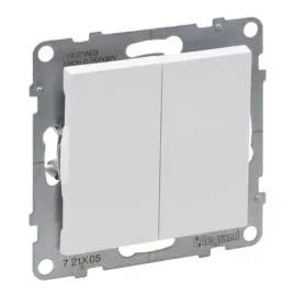 lacznik-swiecznikowy-bialy-zac-auto-10ax-ip20-suno-legrand-721105