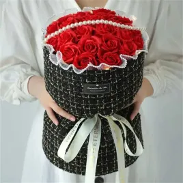 roze-kwiaty-mydlane-bukiet-prezent-imieniny-i-urodziny-flowerbox-na-slub