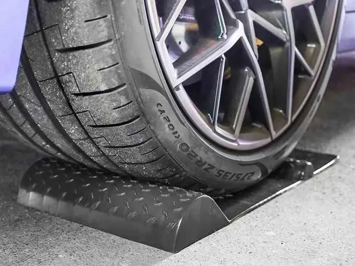 mata-parkingowa-z-klinem-producent-carmotion