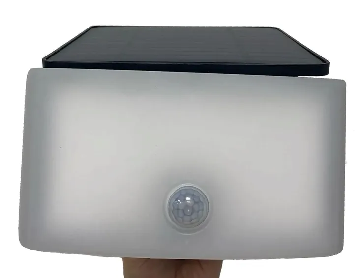 naswietlacz-solarny-led-sn-2-regulowany-panel-stopien-ochrony-ip-ip44